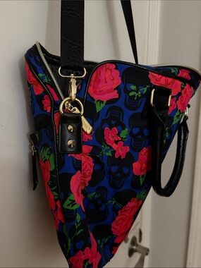 Betsey Johnson Skulls In Bloom Laptop Messenger Bag